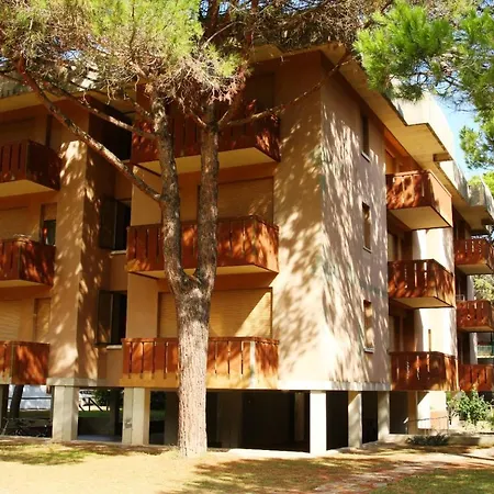 Apartment Relaxing Flat With Balcony In Pineda